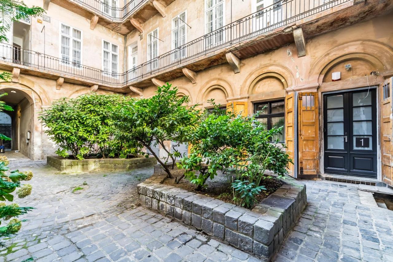 Urban Stable Luxury Apartments Budapest Bagian luar foto