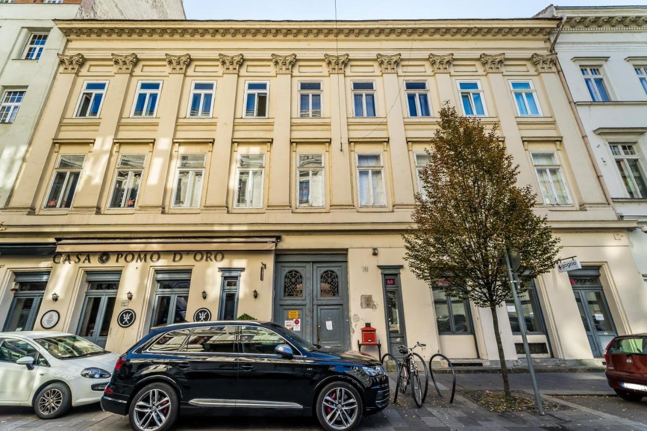 Urban Stable Luxury Apartments Budapest Bagian luar foto