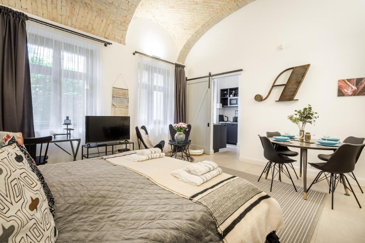 Urban Stable Luxury Apartments Budapest Bagian luar foto