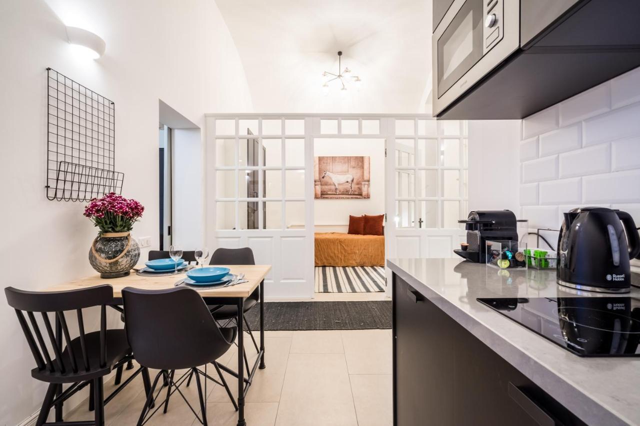 Urban Stable Luxury Apartments Budapest Bagian luar foto